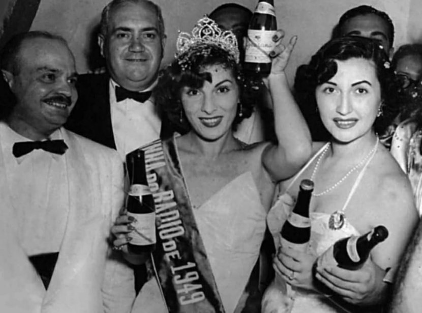 Totem-Caio-M-1949-celebração-de-rainha-do-rádio